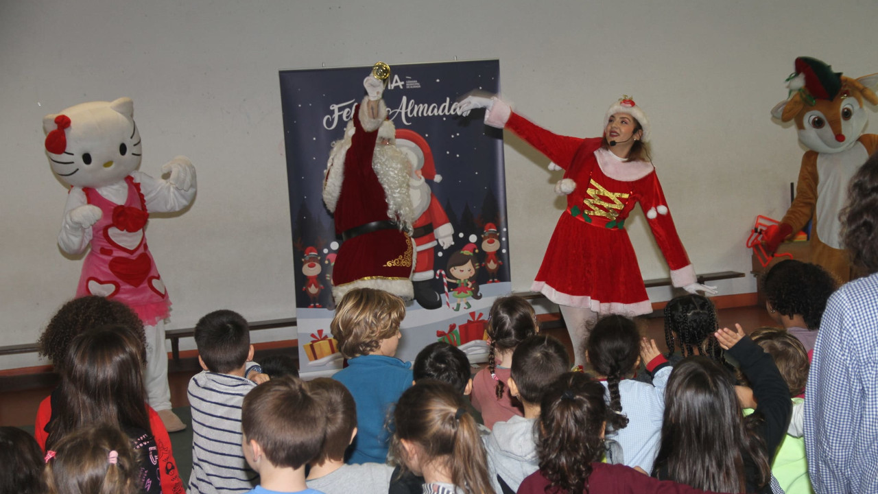 Hello Kitty e Rena Rodolfo animam Natal dos mais pequenos