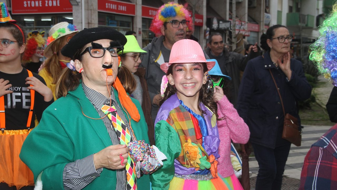 Desfile de Carnaval junta Os Costinhas e os Porbatuka